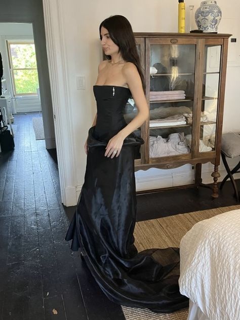 Formal Black Dress Aesthetic, Elegant Dresses Aesthetic, Lux Dress, Prom Dress Black, Black Evening Dress, Dress Retro, Black Prom Dress, Black Prom, Formal Party Dress