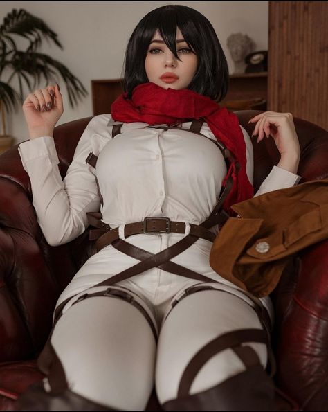 Mikasa Ackerman Cosplay, Mikasa Cosplay, Alina Becker, Plus Size Posing, Woman In Suit, Snk Cosplay, Seductive Clothes, Cosplay Characters, Hottie Women