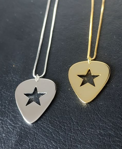 Star Guitar Pick, Star Things, Star Guitar, Guitar Pick Necklace, Jewelry Accessories Ideas, Funky Jewelry, Love Stars, Star Jewelry, Guitar Picks