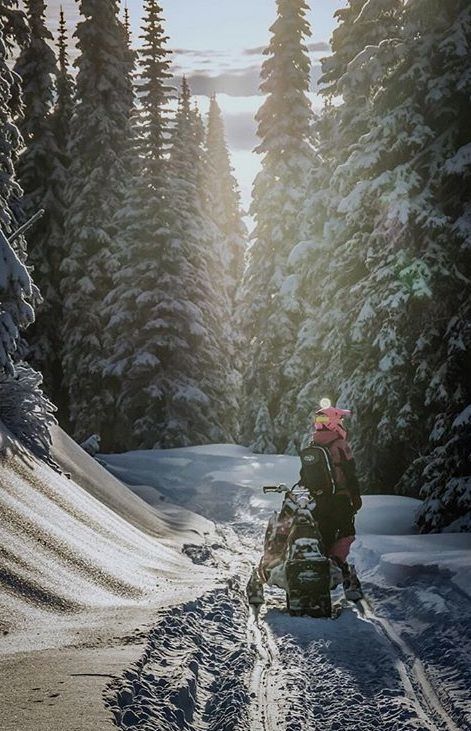 Snow Machine Photo Shoot, Snowmobiling Aesthetic, Skidoo Aesthetic, Sled Aesthetic, Snowmobile Aesthetic, Snowmobiling Girl, Snowmobile Girl, Winter Sleds, Snowmobile Accessories