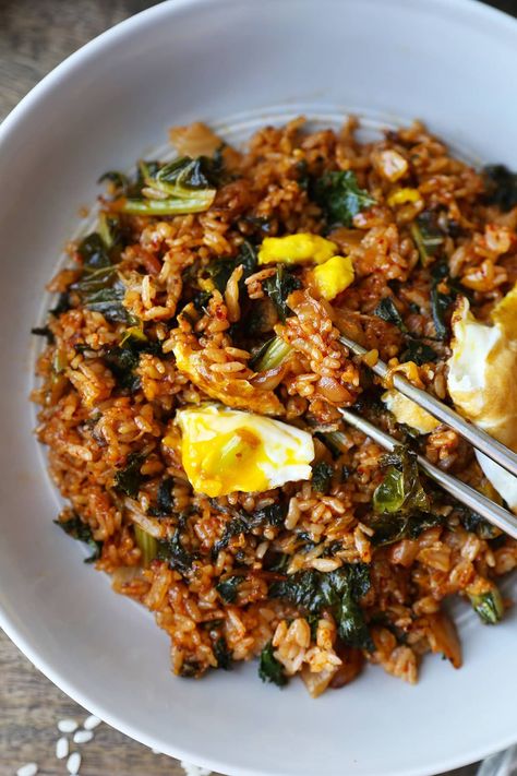 Kimchi Fried Rice (Kimchi Bokkeumbap) | Pickled Plum Vegetarian Lo Mein, Kimchi Bokkeumbap, Chicken Bulgogi, Vegetarian Japanese, Easy Kimchi, Kimchi Rice, Spicy Kimchi, Easy Korean Recipes, Kimchi Fried Rice