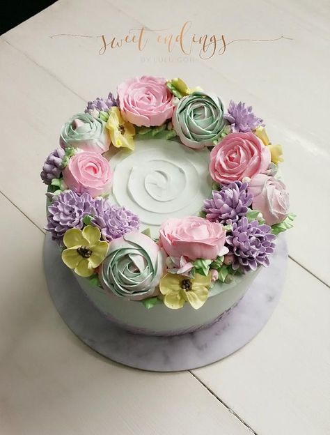 Rose Tart, Floral Cake Design, Flower Cake Design, Wreath Cake, Diy Cake Topper Birthday, Buttercream Decorating, Cake With Flowers, Buttercream Flower Cake, Cupcakes Decorados