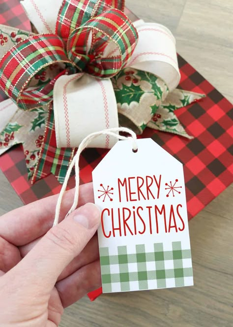 Get these free printable gift tags to make your gift wrapping even easier this holiday! Cute Christmas tags that go perfect with any DIY holiday gift. Simple Christmas Tags Diy, Simple Gift Tags Christmas, Easy Christmas Tags Handmade, Christmas Gift Tags Diy Handmade, Merry Christmas Tags Printable Free, Diy Gift Tags Ideas, Christmas Tags Diy, Free Christmas Gift Tags, Homemade Christmas Gift Tags