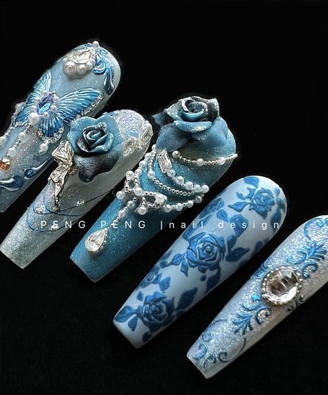 Royal Nails Aesthetic, Rococo Nail Art, Victorian Nails Designs, Royal Nail Designs, Neutral Blue Nails, Marie Antoinette Nails, Fantasy Nails Designs, Blue Rose Nails, Filigree Nails