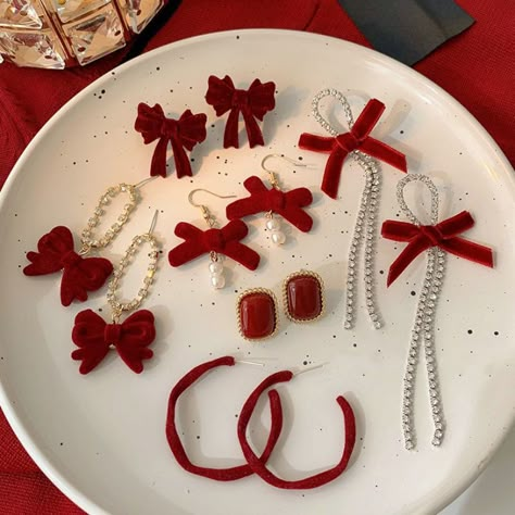 Cute Clay Art Ideas, Vampire Accessories, Diy Earrings Materials, Crochet Necklace Pattern, Diy Hair Accessories Ribbon, Beaded Hair Clips, Christmas Hair Accessories, Ribbon Embroidery Tutorial, Beautiful Hair Accessories