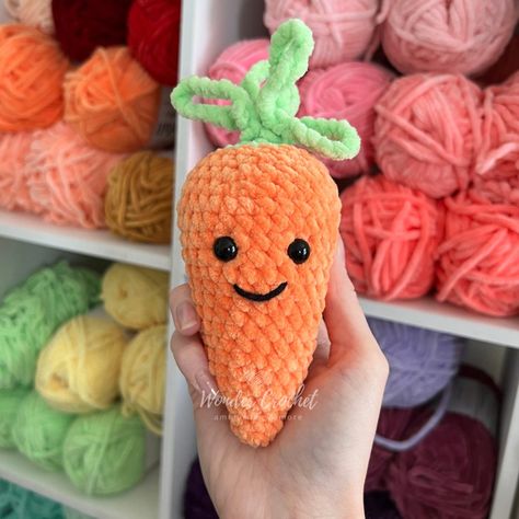 Wonder Crochet, Crochet Figures, Easter Crochet Patterns Free, Crochet Apple, Crochet Spring, Crochet Plushie, Cozy Crochet Patterns, Crochet Fruit, Crochet Xmas