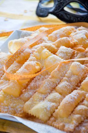 Crostoli Recipe, Italian Carnival, Italian Baking, Italian Biscuits, Italian Sweets, Italian Cookie, Italian Cookie Recipes, Italian Recipes Dessert, Italian Pastries