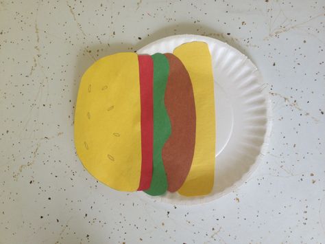 Burger craft Burger Crafts For Kids, Pizza Craft, Craft Burger, August Crafts, School Art Activities, Restaurant Themes, Monthly Crafts, Summer Crafts For Kids, Clay Crafts Air Dry