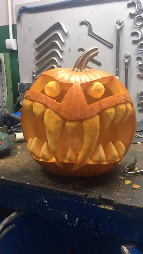 Impressive Pumpkin Carving, Contest Ideas, Pumpkin Patterns, Halloween Pumpkin Carving, Creative Pumpkin Carving, Pumpkin Carving Designs, Carved Pumpkins, Homemade Halloween Decorations, Pumpkin Designs