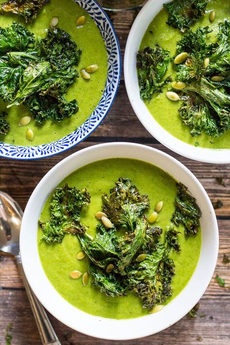 Vegan Broccoli Soup, Soup Kale, Vegan Broccoli, Green Soup, Broccoli Soup, Vegan Soup Recipes, Kale Chips, Vegan Soups, Green Goddess