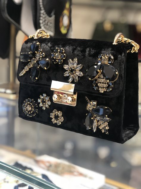 Luxury Elegant Bags With Stone Embellishments, Elegant Luxury Bags With Pearl Embroidery, Luxury Bags With Pearl Embroidery, Glamorous Bags With Pearl Embroidery, Luxury Beaded Potli Bag, Classy Handbags For Women, Classy Handbags, Women Hand Bags, Shein Women