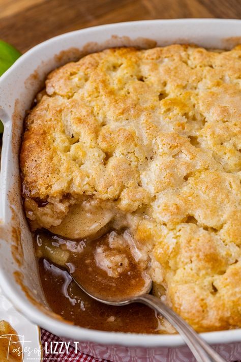 Apple Cobbler Recipes, Homemade Apple Cobbler, Apple Cobbler Easy, Easy Apple Cobbler, Cinnamon Sugar Apples, Cobbler Recipes Easy, Apple Cobbler Recipe, Cobbler Easy, Dinner Party Dishes