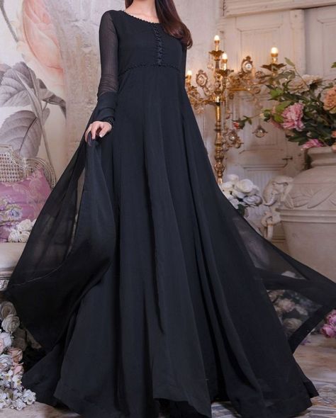 Chic Maxi Dresses, Pakistani Wedding Outfits, Stylish Short Dresses, Desi Fashion Casual, Pakistani Fancy Dresses, Modest Dresses Casual, Fancy Dresses Long, Simple Pakistani Dresses, Fashion Enthusiast