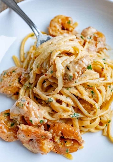 Creamy Cajun Shrimp Pasta Mushroom Linguine, Shrimp Pasta Recipes Creamy, Creamy Cajun Shrimp, Shrimp Pasta Recipes Easy, Creamy Cajun Shrimp Pasta, Creamy Shrimp Pasta, Cajun Shrimp Pasta, Cajun Pasta, Shrimp Dinner