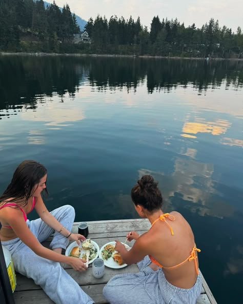 Summer On The Lake, Lake Asthetic Picture, Lake House Aesthetic Summer, Lake Girl Aesthetic, Girls Lake Trip, Lake Day Pictures, Lake Day Aesthetic, Pictures At The Lake, Whistler Summer