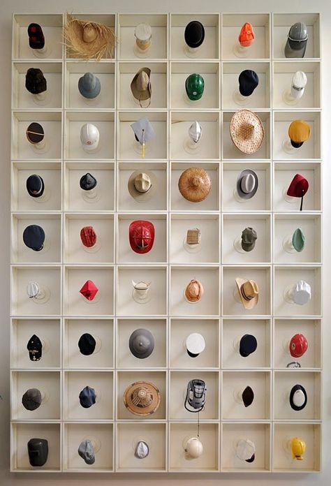 Hat Visual Merchandising, Hat Display Ideas Wall Retail, Hat Store Design, Wall Hat Display, Wall Of Hats, Hat Shop Display, Hat Collection Display, Hat Display Ideas Wall, Hat Store Display