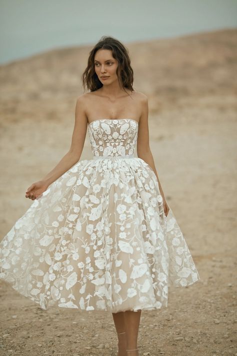 Eisen-Stein Fall 2021 Collection Miracle Happens, Short Bridal Gown, Short White Dress Wedding, Haute Couture Wedding Dress, Wedding Dress Bustle, Bride Sister, Classy Prom Dresses, Wedding Reception Dress, Bridal Shower Dress