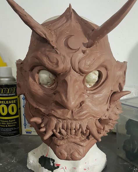 Diy Oni Mask, Oni Costume, Clay Mask Ideas, Ceramics Mask, Oni Masks, Mask Ceramic, Ceramic Masks, Oni Demon, Clay Arts