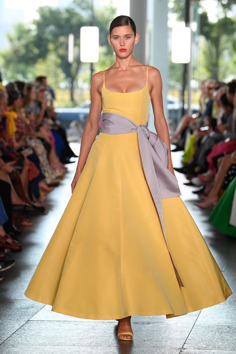 Carolina Herrera Gown, Carolina Herrera Dresses, Fashion Illustration Tutorial, Haute Couture Dresses, Spring Summer 2024, Couture Gowns, Mellow Yellow, Spring 2024, 2024 Collection