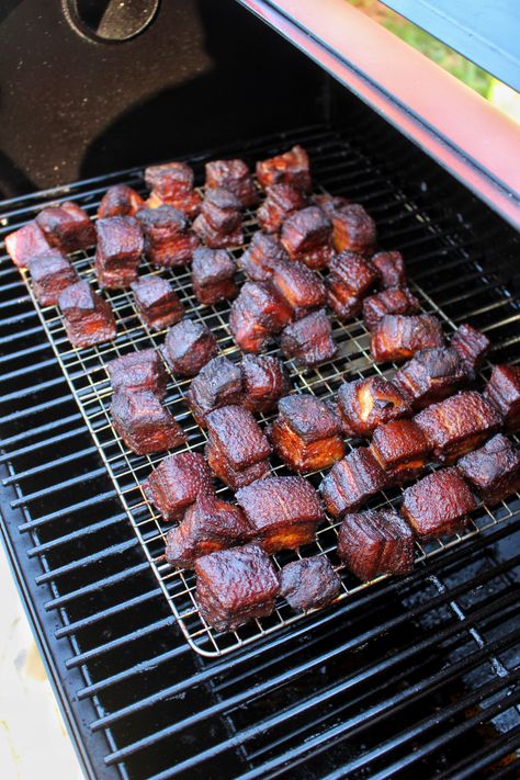 Weber Kettle Recipes, Bourbon Pork, Burnt Ends Recipe, Pork Belly Recipes Crispy, Over The Fire Cooking, Pork Belly Burnt Ends, Cooking Over Fire, Weber Kettle, Maple Bourbon