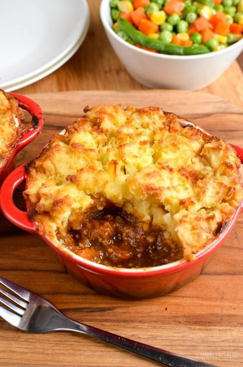 Slimming Eats Syn Free Mini Cottage Pies - gluten free, dairy free, paleo, Slimming World and Weight Watchers friendly Slow Cooker Honey Garlic Chicken, Mini Cottage, Dairy Free Paleo, Tomato Pie, Cottage Pie, Syn Free, Cooking On A Budget, World Recipes, Beef Dishes