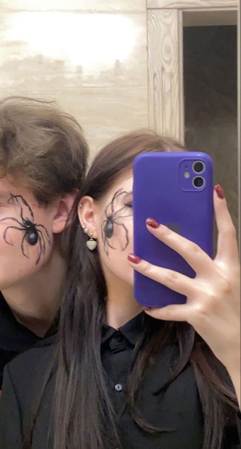 halloween makeup couple boyfriend maleup ideas Couple Halloween Face Paint, Couples Face Paint, Makeup Halloween Pareja, Halloween Makeup For Couples, Couples Halloween Makeup, Halloween Makeup Couples, Couples Makeup, Halloween Parejas, Couple Boyfriend