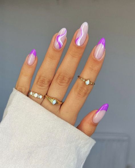 Summer Nails Violet, Purple French Tip Design, Bright Purple Nails Design, Purple Nail Tips, Lilac French Tip Nails, Bright Purple Nails, Sept Nails, Light Purple Nails, Nail Designs Ideas