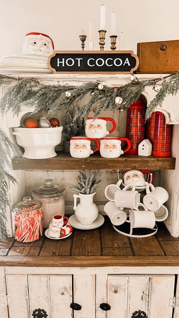 Christmas Wet Bar Decor, Vintage Hot Cocoa Bar, Hot Cocoa Christmas Bar, Hot Cocoa Bar Kitchen Counter, Hot Cocoa Bar Display, Christmas Cocoa Bar Ideas, Hot Cocoa Bar Ideas Christmas, Coffee Bar Christmas Decor, Christmas Coffee Bar Ideas