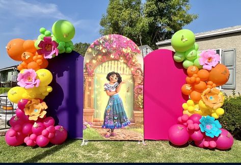 Encanto Balloon Arch, Encanto Backdrop Ideas, Encanto Birthday Party Decorations, Encanto Backdrop, Encanto Theme, Encanto Birthday Party, Encanto Birthday, Encanto Party, Fiesta Party Decorations