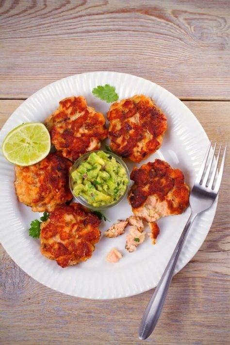 Pioneer Woman Salmon Patties Pioneer Woman Salmon, Easy Salmon Cakes, Gluten Free Salmon, Salmon Cakes Recipe, Salmon Patties Recipe, Frozen Salmon, Red Salmon, Teriyaki Salmon, Salmon Cakes