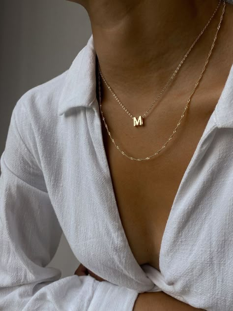 Jewelry Box Design, M Necklace, Alphabet Necklace, Necklaces Set, Necklace Stack, Minimal Necklace, Initial Necklace Gold, Classy Jewelry, Stacked Jewelry