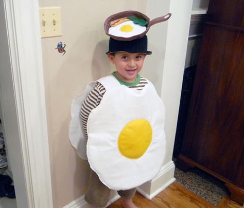 Fried Eggs Deviled Egg Costume, Fantasia Diy, Food Halloween Costumes, Egg Costume, Popular Halloween Costumes, Egg Food, Boys Diy, Twin Halloween, Twin Halloween Costumes