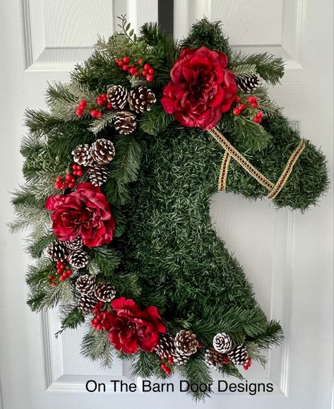 A holiday inspired horse head wreath with red flowers , pine cones and berries. Christmas Horse Wreaths For Front Door, Homemade Christmas Reefs, Horse Christmas Wreath, Horse Head Wreath Tutorial, Antler Wreaths, Kentucky Derby Decorations, Uxbridge Ontario, Equestrian Christmas, Horse Wreath