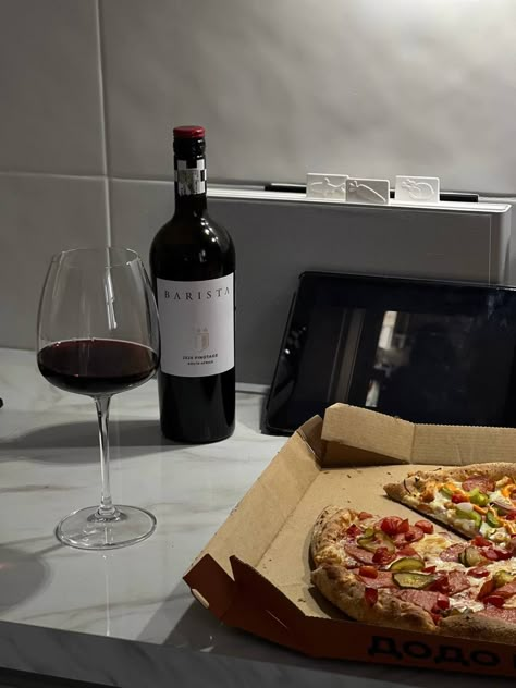 Pizza Aesthetic, Quiet Life, Delicious Snacks Recipes, Recipes From Heaven, Wine And Dine, Romantic Dinners, Fine Wine, Pretty Food, Healthy Cooking