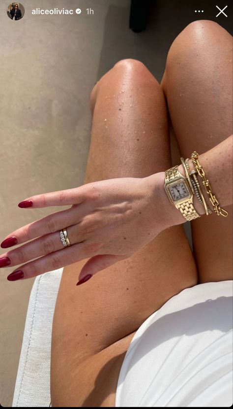 Cartier Gold Watch, Cartier Watches Women, Cartier Gold, Luxury Look, Vintage Watches Women, Gold Watches Women, Accesories Jewelry, Luxe Jewelry, Jewelry Accessories Ideas