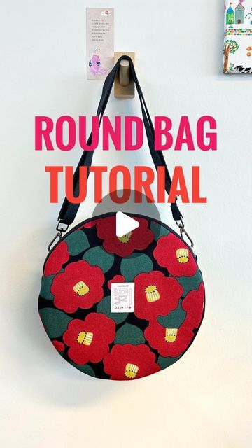 속초 오스프링 | 핸드메이드 패브릭 소품샵 on Instagram: "DIY ROUND BAG | Sewing Tutorial   Spring is coming.🌺 I think I can see camellia this weekend I made a round bag with camellia fabric in advance.🌺🌺  Every day before I go to sleep, I think about what to make the next day.🥰💕 And the next day, I start making new props. It feels so good when it's completed as it's drawn in my head.  Sewing the round curve of the bag seems to soften my mood.☺️ It has an inner pocket inside the bag, so it's good for storing cards, small props, etc.  I make two kinds of straps.💕 So this round bag is available for totes, shoulder, and crossbody.🩷❤️ I was so cute when I held it as a tot.  I want everyone to happily make a round bag. I'll make a video in more detail than the Reels and upload it on YouTube soon.🥰💚 Thank Round Bag Sewing Pattern, Round Bag Diy, Camellia Fabric, Circle Bag Pattern, Round Bag Pattern, Large Tote Bag Pattern, Before I Go To Sleep, Bag Sewing Tutorial, Purse Patterns Free