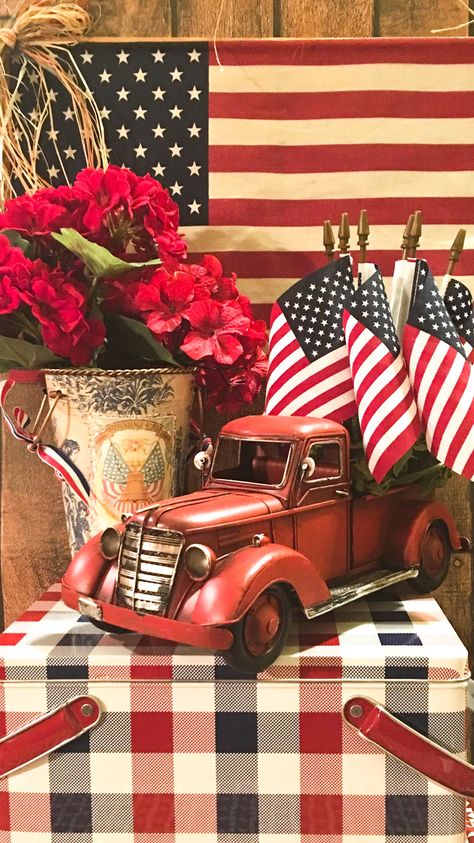 Basket Picnic, Red Truck Decor, Vintage Picnic Basket, Truck Decor, Christmas Red Truck, White Truck, Vintage Picnic, Forth Of July, Fourth Of July Food