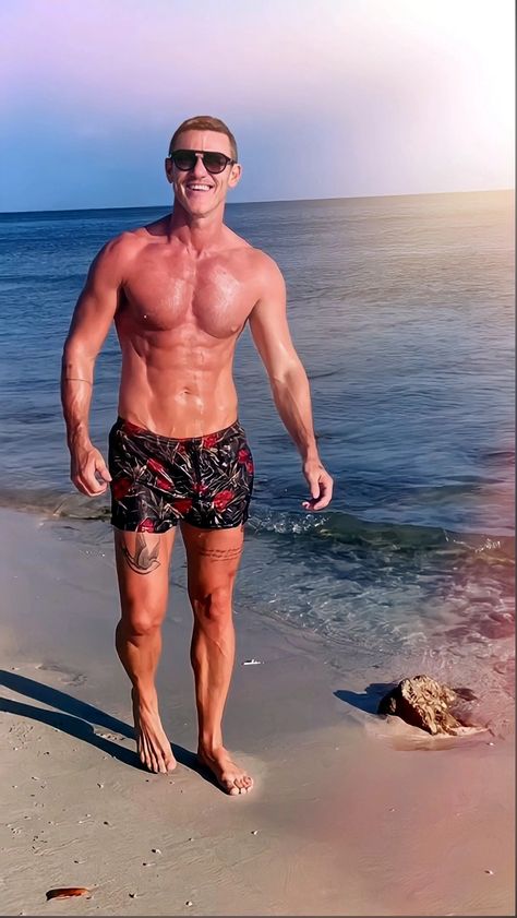 Luke Evans Body, Luck Evans, Mens Fur Coat, Fitness Men, Beach Boy, Ripped Body, Husband Material, Christian Pulisic, Mens Fur