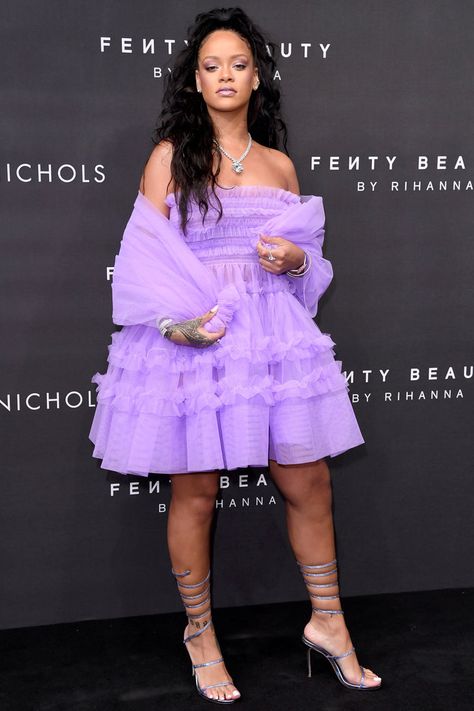 Celebrities In Purple, Clara Lionel Foundation, Lilac Gown, Rihanna Fenty Beauty, Rihanna Outfits, Rihanna Looks, Purple Gowns, Celebrity Style Inspiration, Rihanna Style