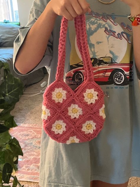 Aesthetic Bag Crochet, Aesthetic Crochet Bag Pattern, Cute Handmade Crochet Tote Bag, Crochet Mini Bag Aesthetic, Crochet Granny Square Bag Aesthetic, Crochet Small Purse, Crochet Small Bag, Crochet Mini Bag, Crochet Purse Pattern Free