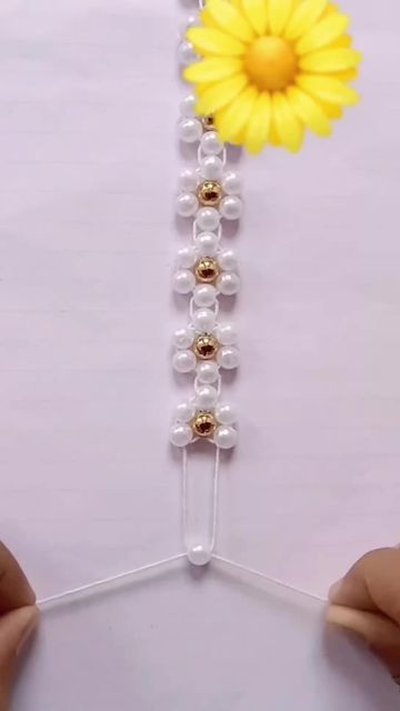 Diy Beads Bracelet, Bracelet For Beginners, Beaded Bracelet Diy, Beaded Christmas Decorations, Diy Jewelry Making Tutorials, Bracelets Tutorial, Bracelets Easy, Beautiful Beaded Jewelry, Bead Diy