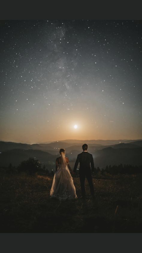 Nighttime Couples Photography, Celestial Engagement Photos, Pre Nup Photoshoot, Prenup Ideas, Engagement Announcement, Prewedding Photography, Star Wedding, Engagement Shoot, Engagement Photoshoot