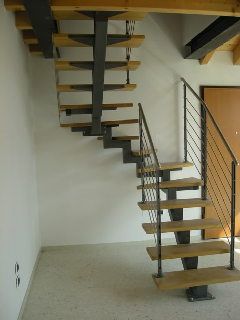 Stepenice Unutrasnje, L Shape Stairs, L Shaped Stairs, Steel Stairs Design, Staircase Handrail, Steel Stairs, Stair Railing, Staircase Design, Stairs Design