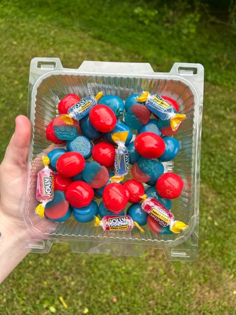 Candy Business Ideas Creative, Candied Fruit Tray, Blue Raspberry Drinks, Candy Coated Grapes, Snack Business Ideas, Jolly Rancher Grapes, Red Food Recipes, Cracked Grapes, Candied Watermelon