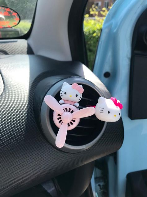 Passenger Princess Aesthetic Decor, Passenger Princess Decor, Sanrio Car Accessories, Fictional Car, Hello Kitty Car Accessories, Princess Car, Pink Car Accessories, Passenger Princess, Hello Kitty Car