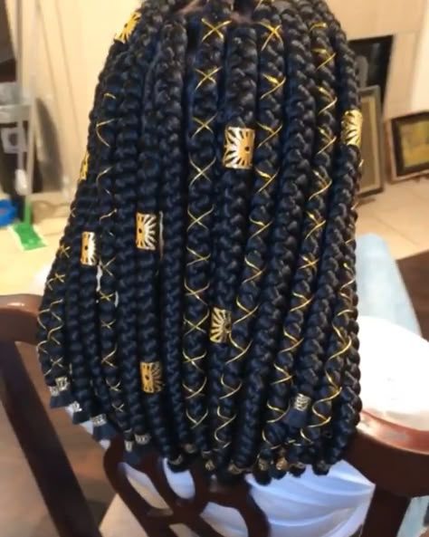 Short Box Braids Bob, Large Braids, Bob Box Braids, Braids Bob, Box Braids Pictures, Box Braids Bob, Bob Braids Hairstyles, Afro Braids, Short Box Braids Hairstyles