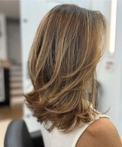 Shoulder Length Bob Haircut With Layers, Haircut With Volume, Midlength Haircuts With Bangs, Feathered Haircut, Feathered Haircuts, Majestic Hair, Warm Blonde Highlights, Shoulder Length Straight Hair, Shoulder Length Bob Haircut