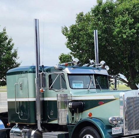 The Dirty Old Trucker on Instagram: "Wow, another absolutely beautiful 359! 😎😎 #thedirtyoldtrucker #oldtrucks #oldschooltrucks #oldschooltruckers #oldschooltrucking #peterbilt #peterbilttrucks #peterbilt359" Peterbilt 579, Peterbilt 379 For Sale, Stretched Peterbilt, Peterbilt 362 Cabover, Peterbilt 359, Long Nose Peterbilt, Peterbilt Trucks, Peterborough, Large Cars