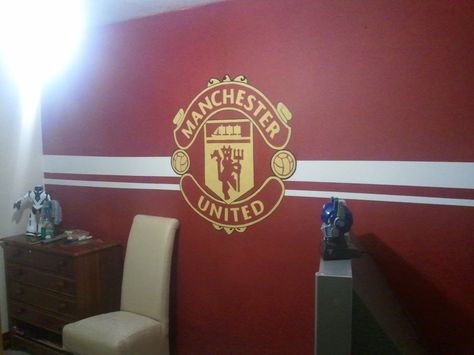 Manchester United themed room - hand painted other walls painted with soft cream Football Bathroom Decor, Soccer Themed Bedroom, Soccer Bedding, Soccer Bedroom, Soccer Room, Football Rooms, Manchester Home, Bathroom Decor Pictures, Football Bedroom