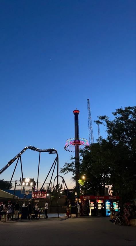 Canada Wonderland Aesthetic, Summer In Ontario, Canada's Wonderland Aesthetic, Canada Aesthetic Toronto, Summer Aesthetic Canada, Canada Life Aesthetic, Toronto Summer Aesthetic, Canadian Summer Aesthetic, Canadian Girl Aesthetic